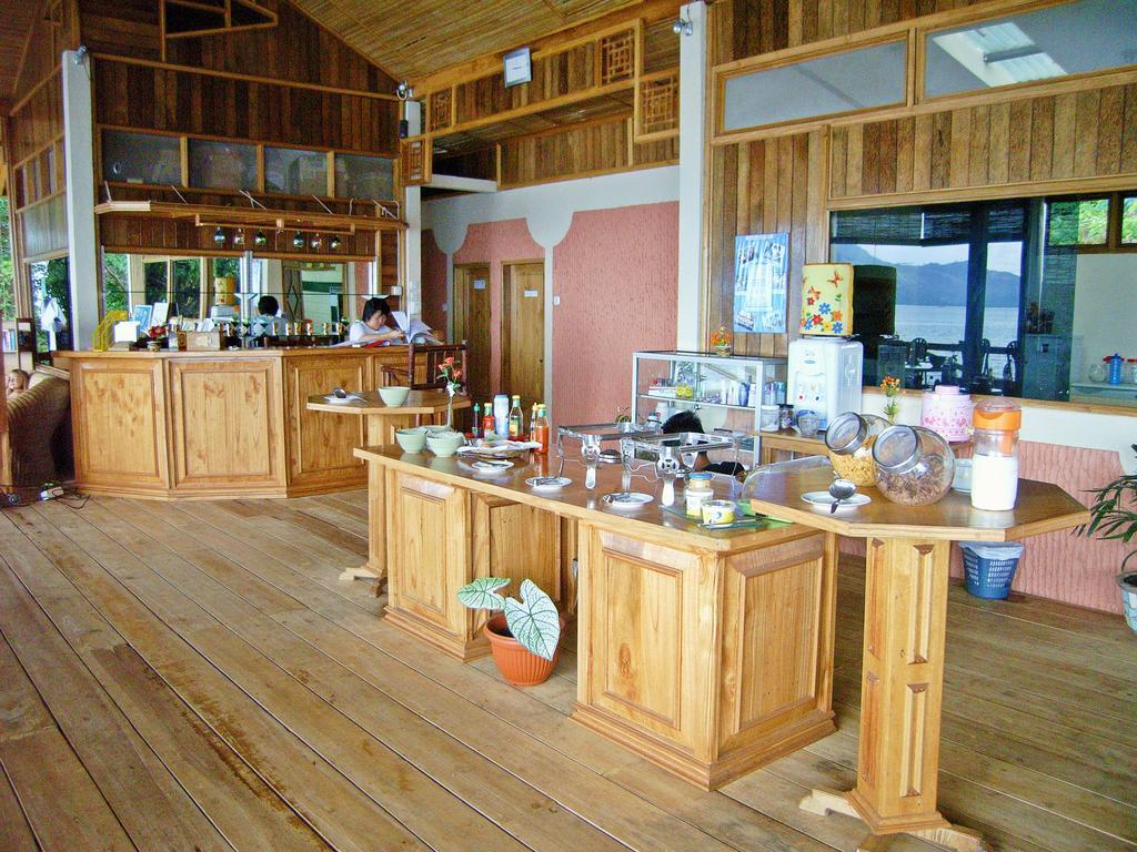 Bunaken Divers Sea Breeze Resort Eksteriør billede